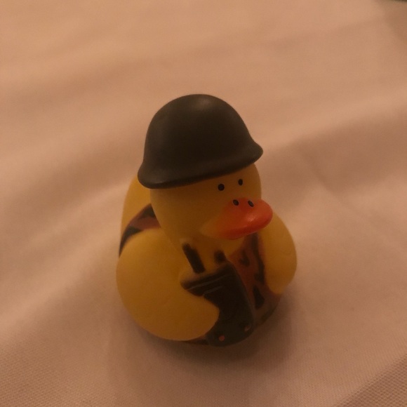 Meet your Posher, Jenn - Picture 1 of 1